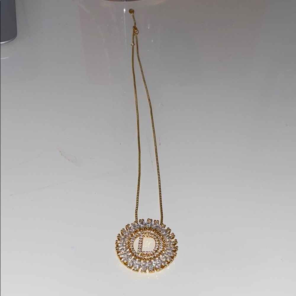 Gold necklace with a (D)